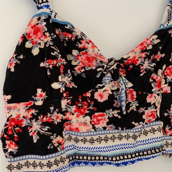 Floral Crop Top - Picture 2 of 3